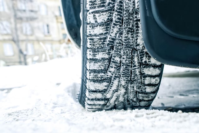 driving-in-snow