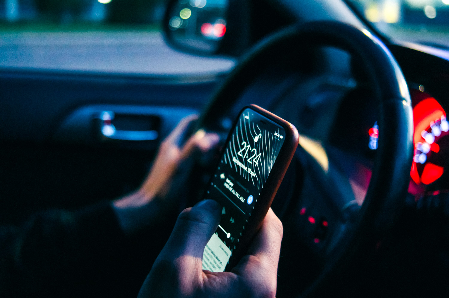 5 Tips to Create a Distracted Driving Policy and Reduce Fleet Accidents